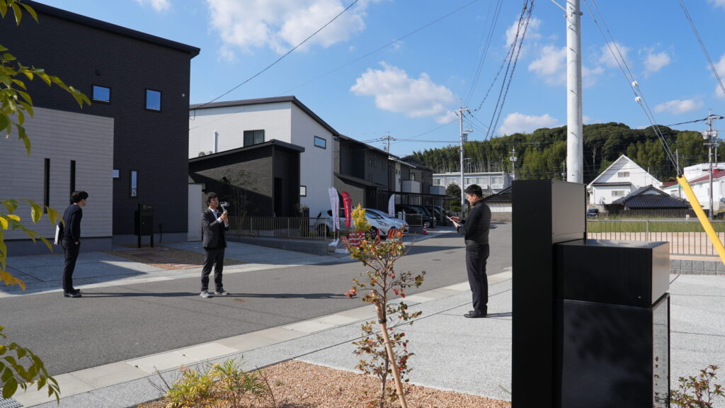 エストラスト　YouTube　CUE